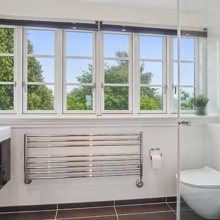 Nyrenoveret 3br Naer Aarhus M Gratis Parkering Hojbjerg