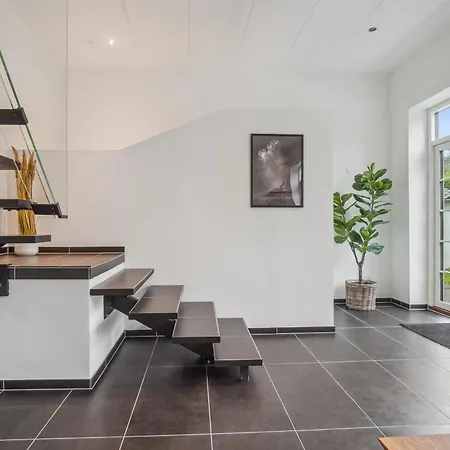 Nyrenoveret 3br Naer Aarhus M Gratis Parkering