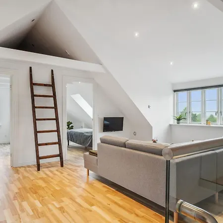 Nyrenoveret 3br Naer Aarhus M Gratis Parkering