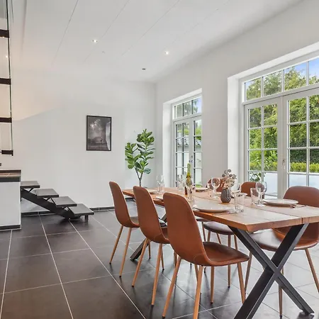 Nyrenoveret 3br Naer Aarhus M Gratis Parkering