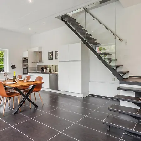 Nyrenoveret 3br Naer Aarhus M Gratis Parkering *